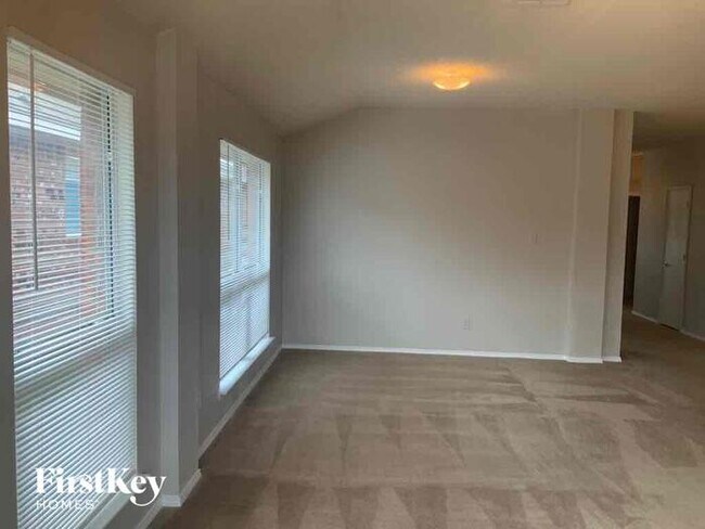 Building Photo - 717 Horseshoe Ct
