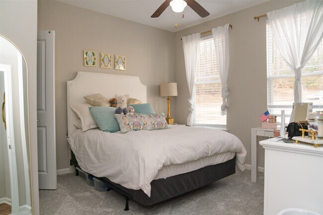 Foto del edificio - 716 Ironwood Ln