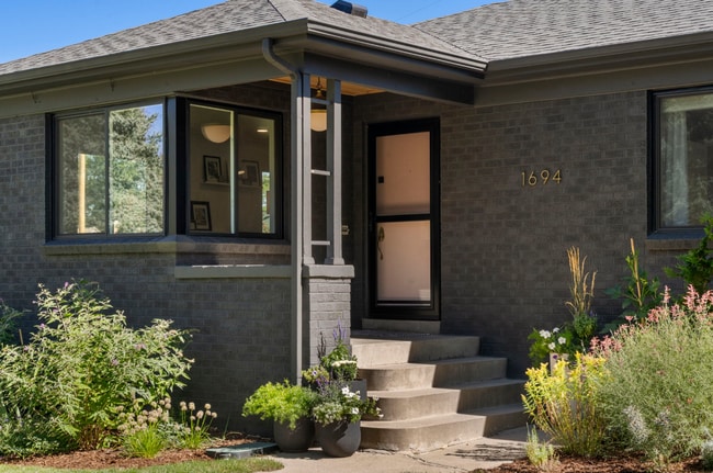 Foto del edificio - 1694 Niagara St