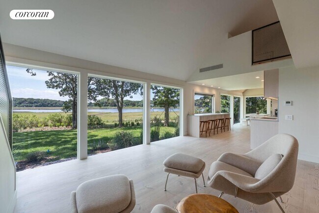 Foto del edificio - 590 Haywaters Dr