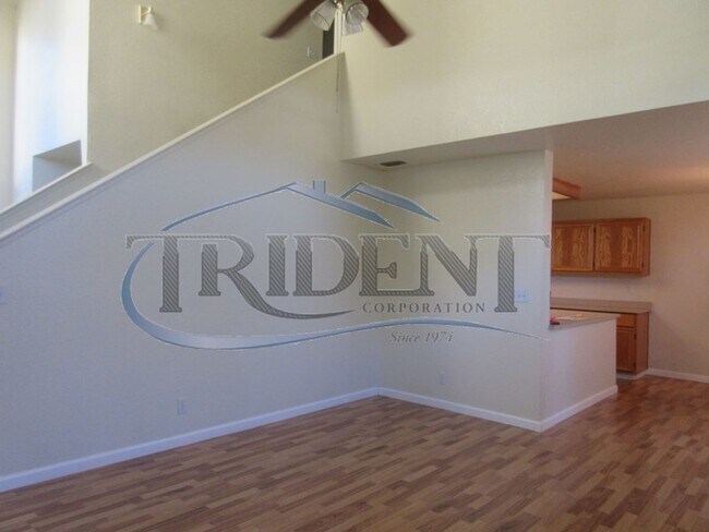 Foto del edificio - 1670 Wildflower Cir