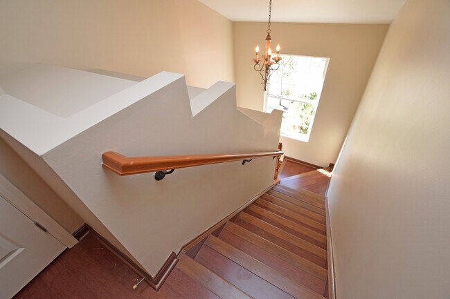 Building Photo - 408 Sunrise Ct