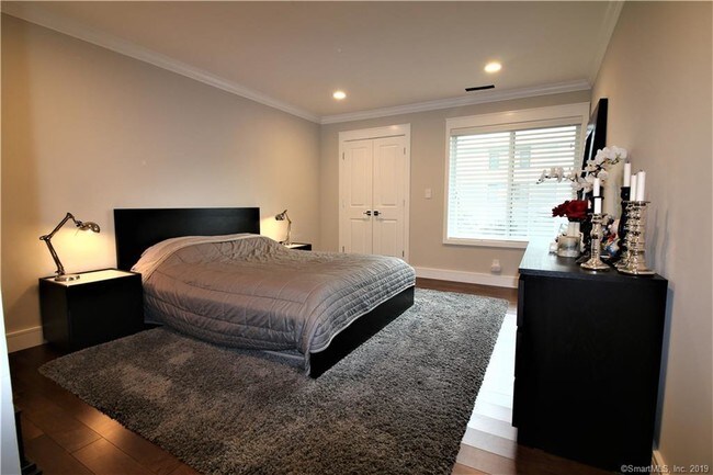 Foto del edificio - 31 Lawson Ln