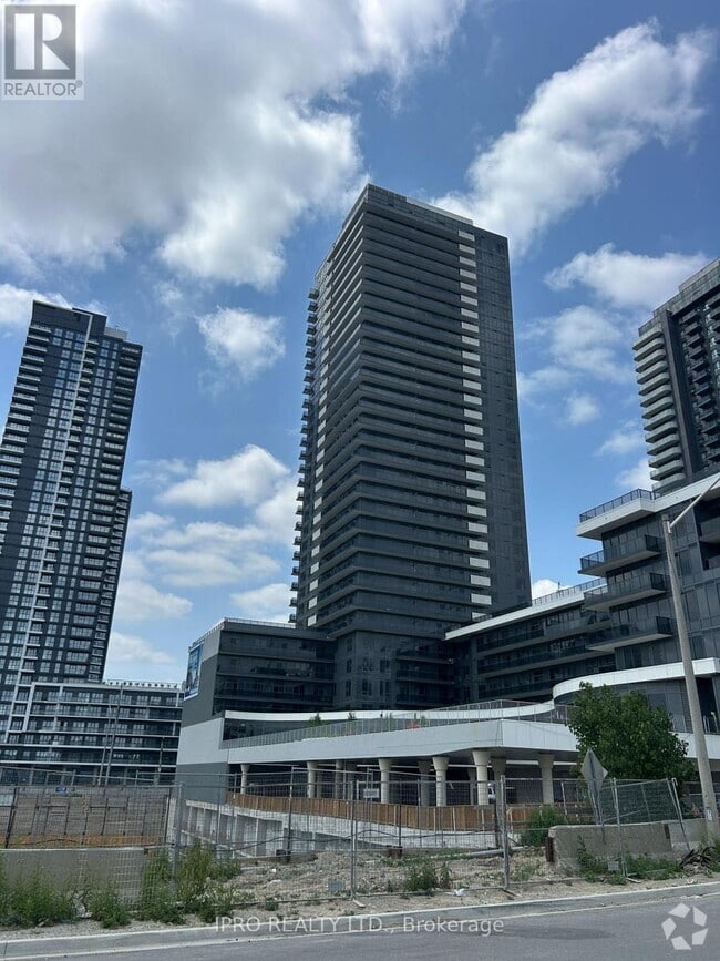 Building Photo - 5105-5105 Hurontario St