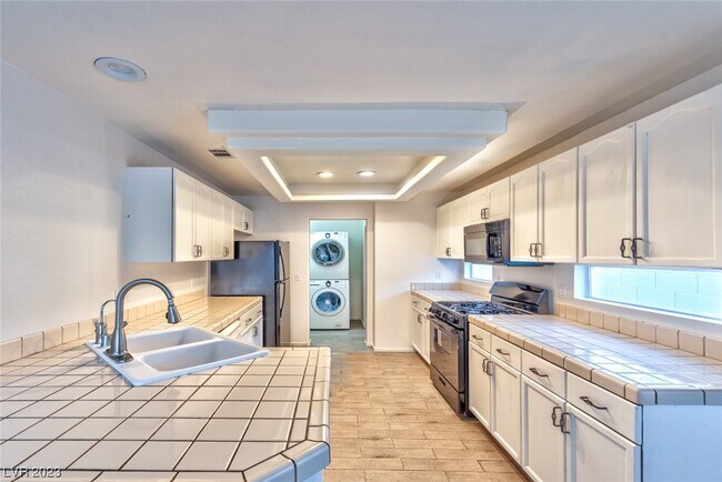 Foto del edificio - 8701 Harwich Ave