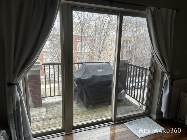 Foto del edificio - 1121 W Washburne Ave