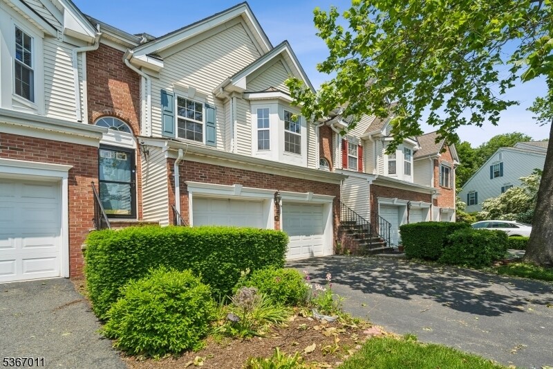 Foto principal - 315 Winthrop Dr