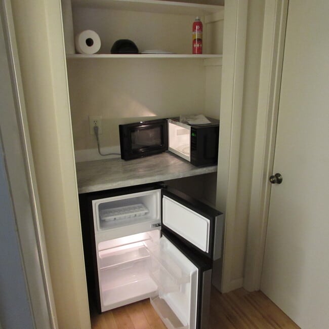 Building Photo - Fully Furnished Apartment