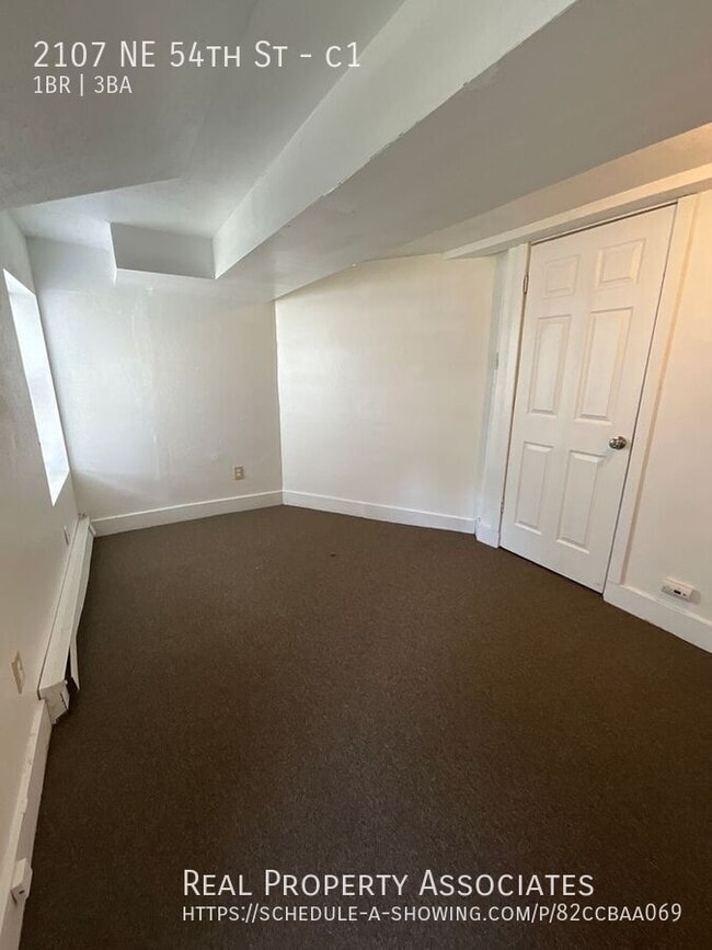 Building Photo - 2107 NE 54th St