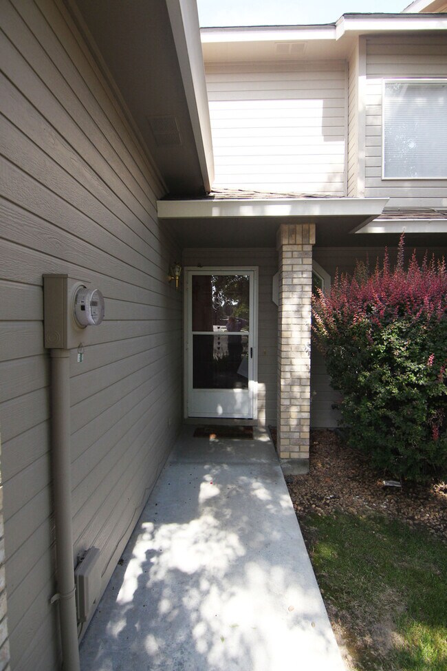 Foto del edificio - Beautiful Contemporary Townhome In SE Boise