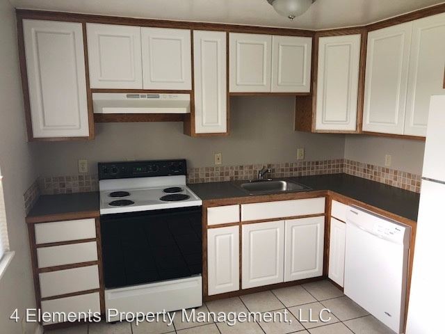 Building Photo - 2050 NE Barberry Dr
