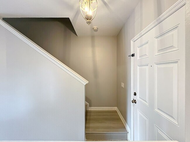 Building Photo - 3309 Wilshire Way Rd