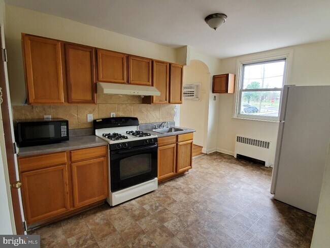 Building Photo - 2711 Unruh Ave