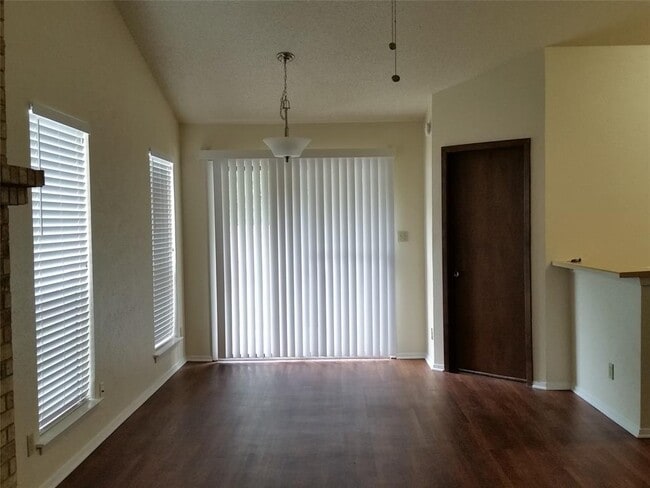 Building Photo - 2504 Howellwood Wy
