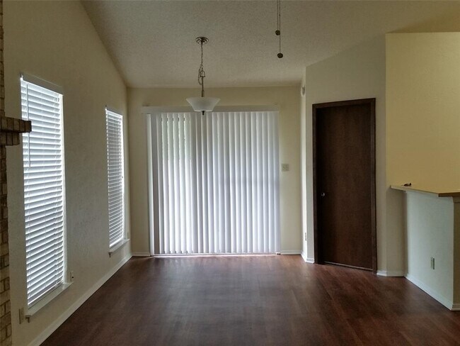 Foto del edificio - 2504 Howellwood Wy