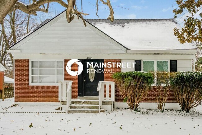 Building Photo - 3 Bedroom Pet-Friendly Home in Louisville, KY with Main Street Renewal