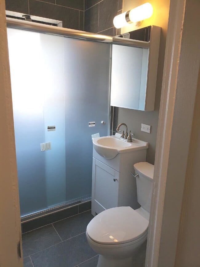 Foto del edificio - 1064 W Thorndale Ave