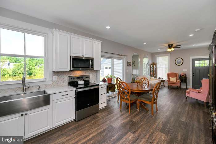 Unfurnished apartment with everything you need. - 7704 Loch Lomond Ct