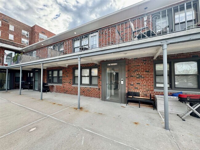 Building Photo - 470 E Broadway
