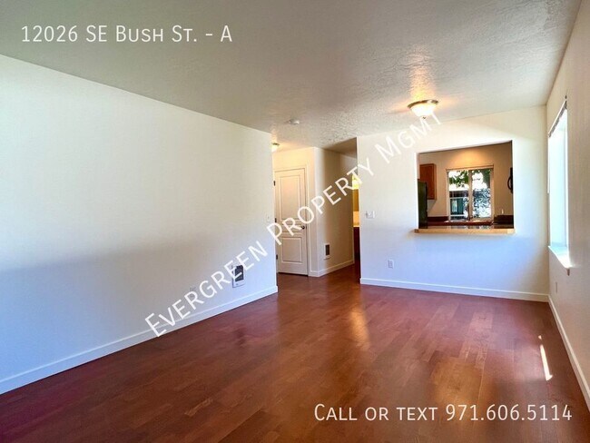 Building Photo - GATED COMMUNITY! $1995 2x1.5 Townhome, Att...