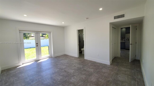 Foto del edificio - 238 NW 45th St