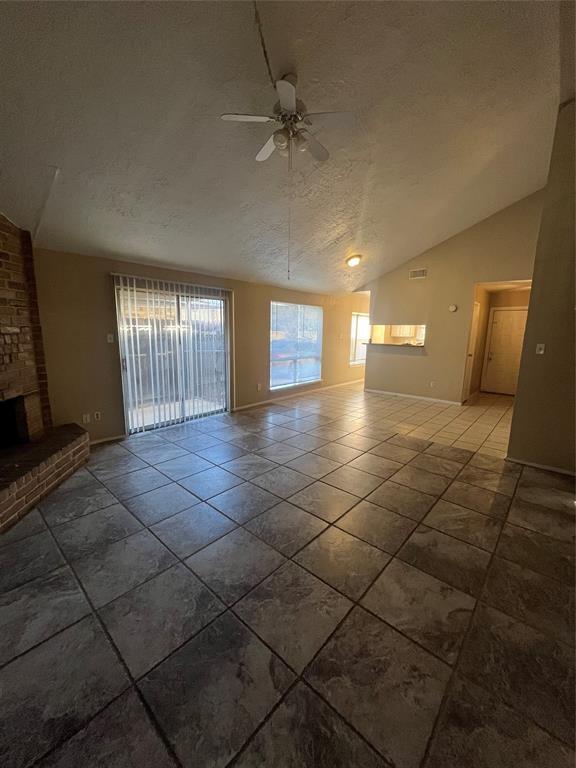 Foto del edificio - 6621 Greenyard Dr