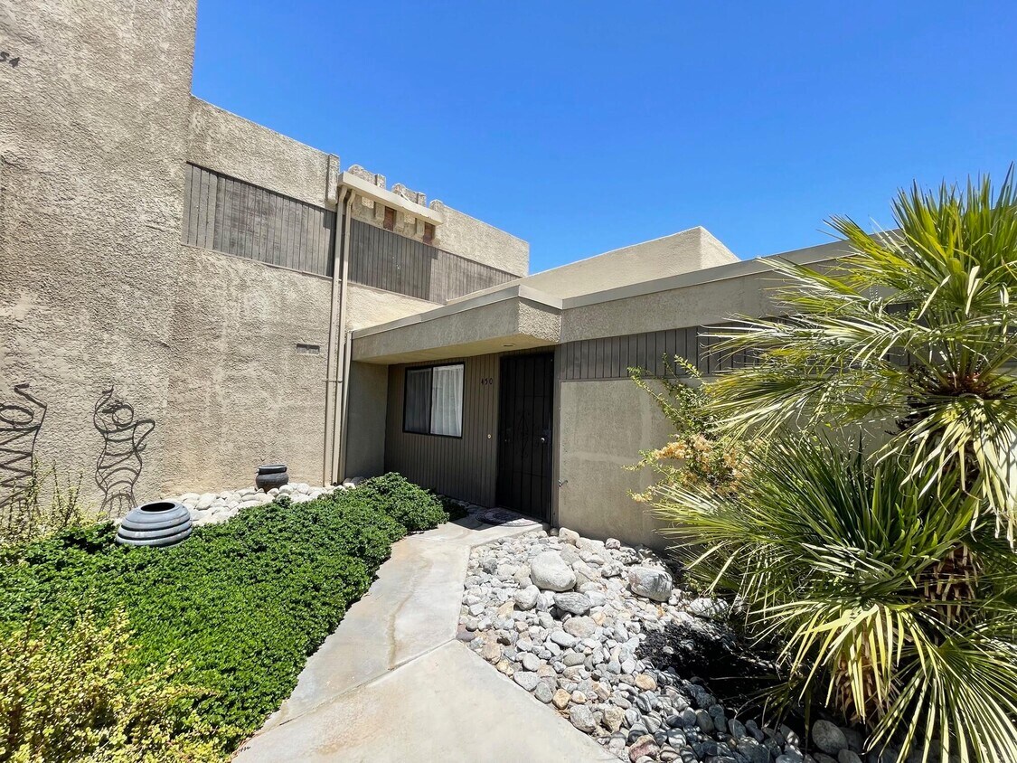 450 Bradshaw E Ln Unit 36, Palm Springs, CA 92262 Condo for Rent in