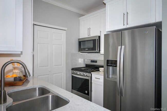 Foto del edificio - 422 Charles Pond Dr