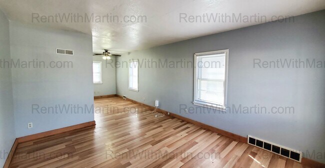 Foto del edificio - 1112-1114 Byron Ave