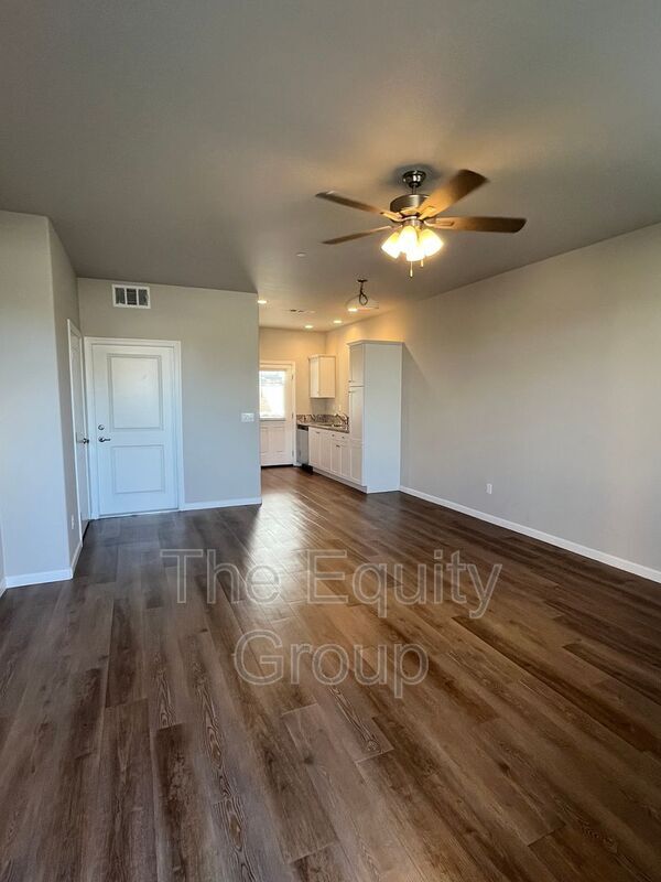 Building Photo - 405 S Summit St