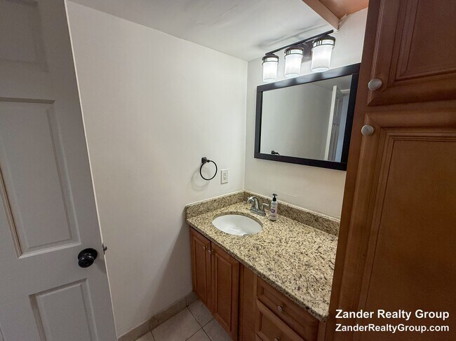 Foto del edificio - 250 Dudley St