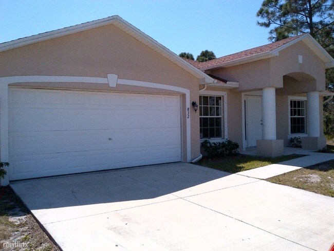 Foto del edificio - 3 br, 2 bath House - 832 Palomino St E