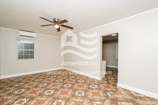 Building Photo - 1531 N Indianapolis Ave