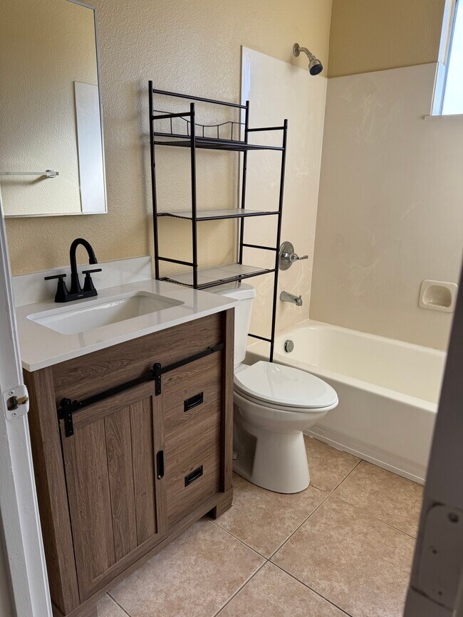 segundo baño - 2227 16th Ave