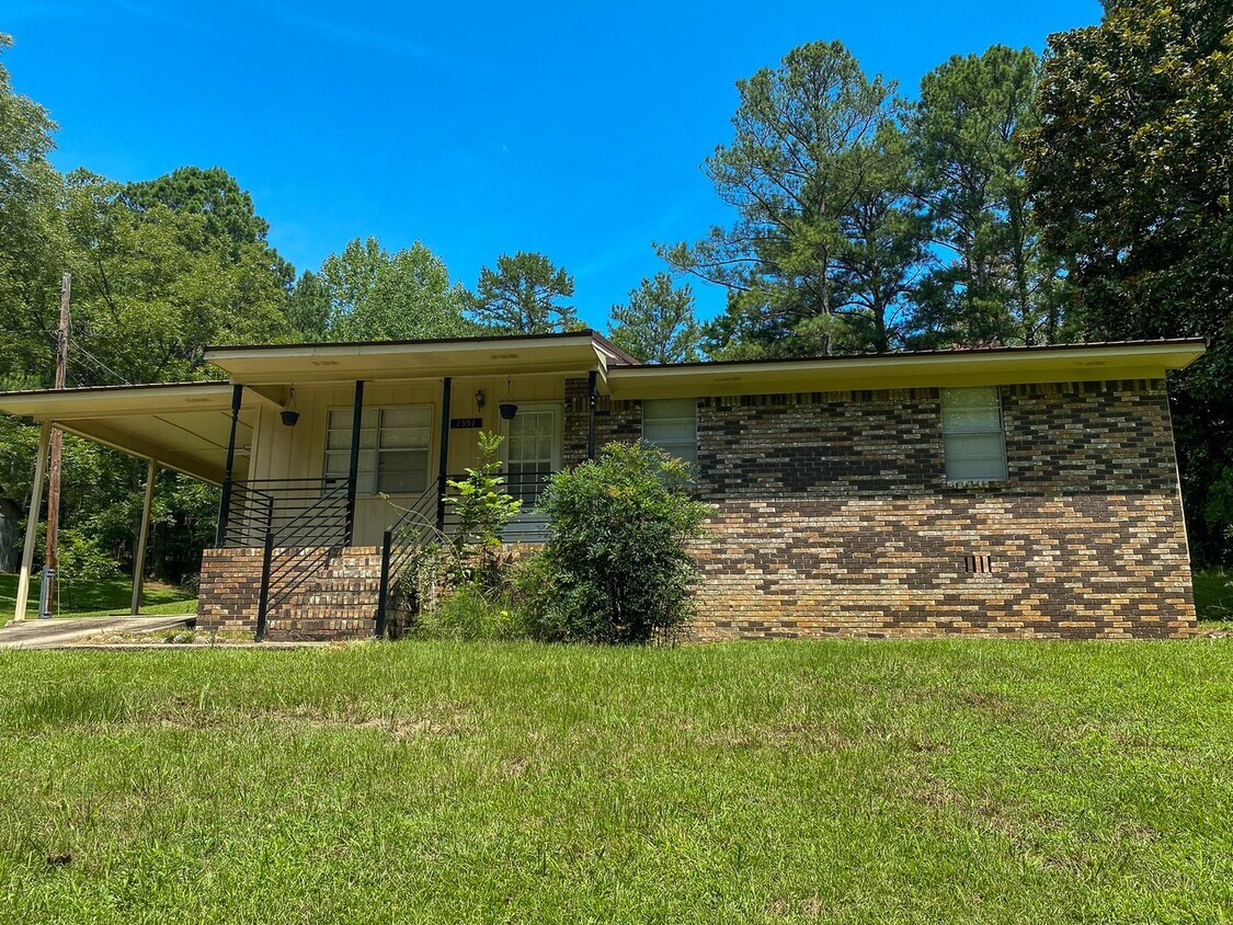 Primary Photo - Cute Home in Ragland