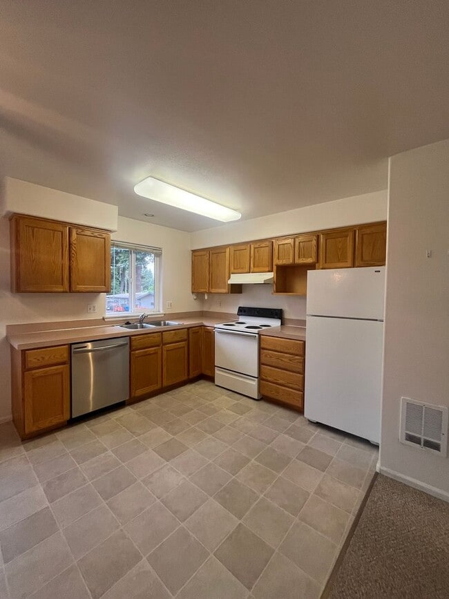 2-Bedroom 1-Bathroom Apartment in 3 unit b... - 2-Bedroom 1-Bathroom Apartment in 3 unit b...