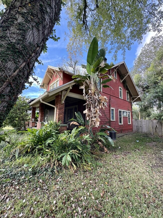 Foto del edificio - 2043 Dellwood Ave