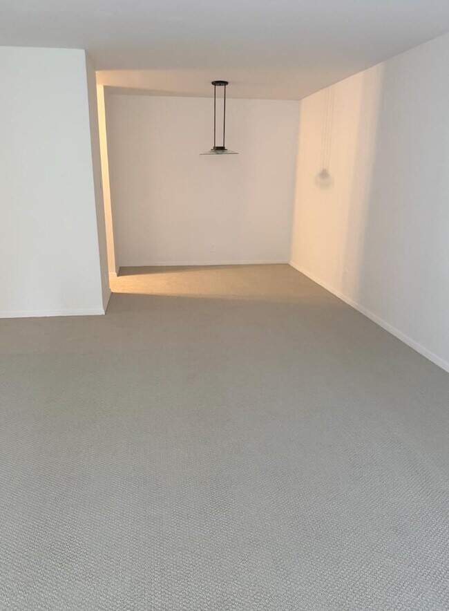 Foto del edificio - 6226 Shelter Creek Ln