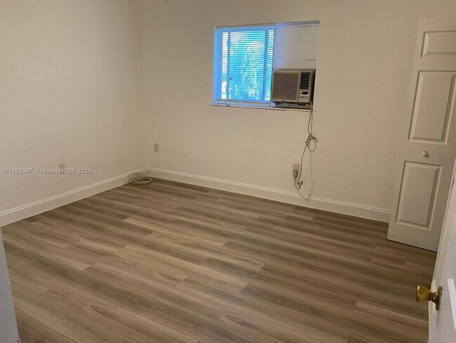 Foto del edificio - 1625 NW 81st St.