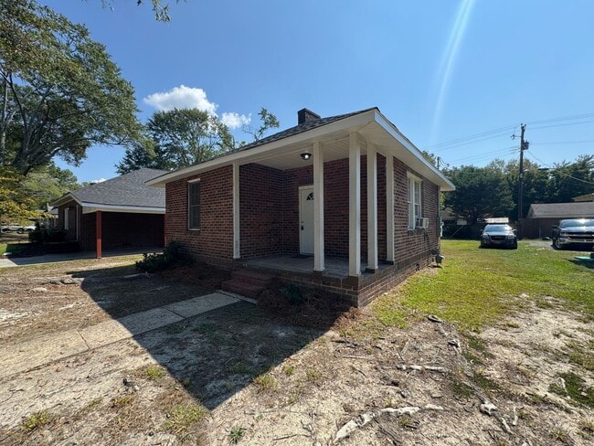 Building Photo - 1/1 House in Celanese- $850
