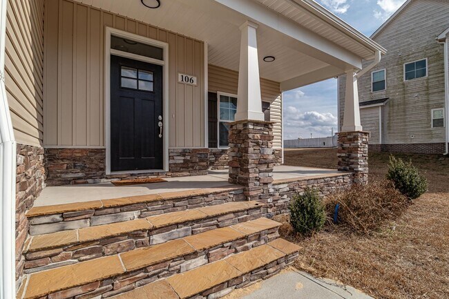 Foto del edificio - SPACIOUS 2-Story Home in Pikeville School ...
