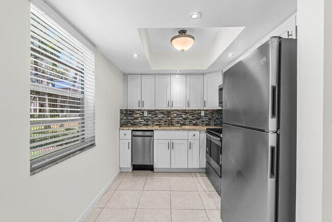 Building Photo - 641 Normandy Ln
