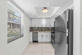 Building Photo - 641 Normandy Ln