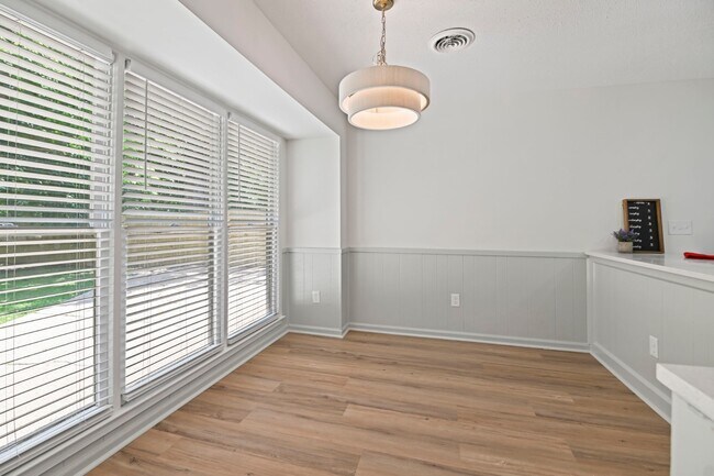 Foto del edificio - 2117 Semmes Dr
