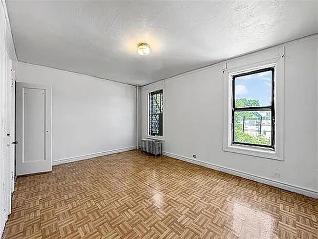 Building Photo - For Rent