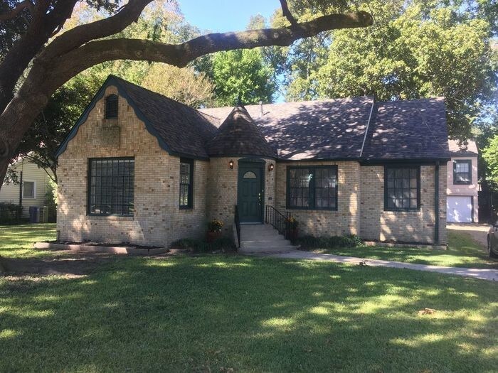*BEAUTIFUL REMODEL IN BROADMOOR*MUST SEE* House for Rent in