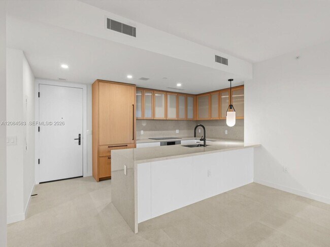 Building Photo - 2200 Brickell Ave