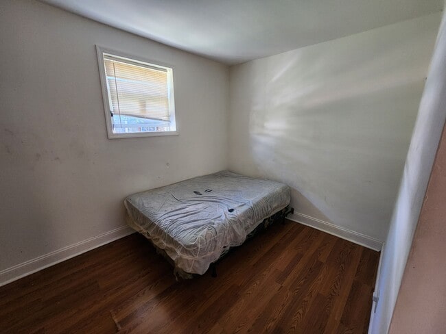 Building Photo - 3323 Mutter St