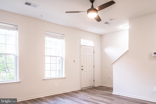 Foto del edificio - 3541 Woodlake Dr