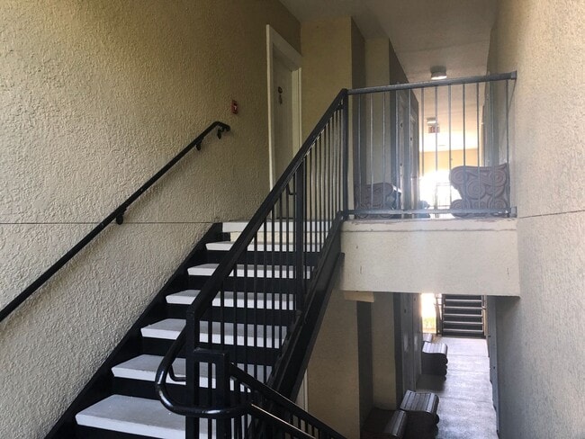 Building Photo - MOVE IN NOW! 3rd floor 3BR/2BA Condo - Gated community -MOSAIC AT MILLENIA!!
